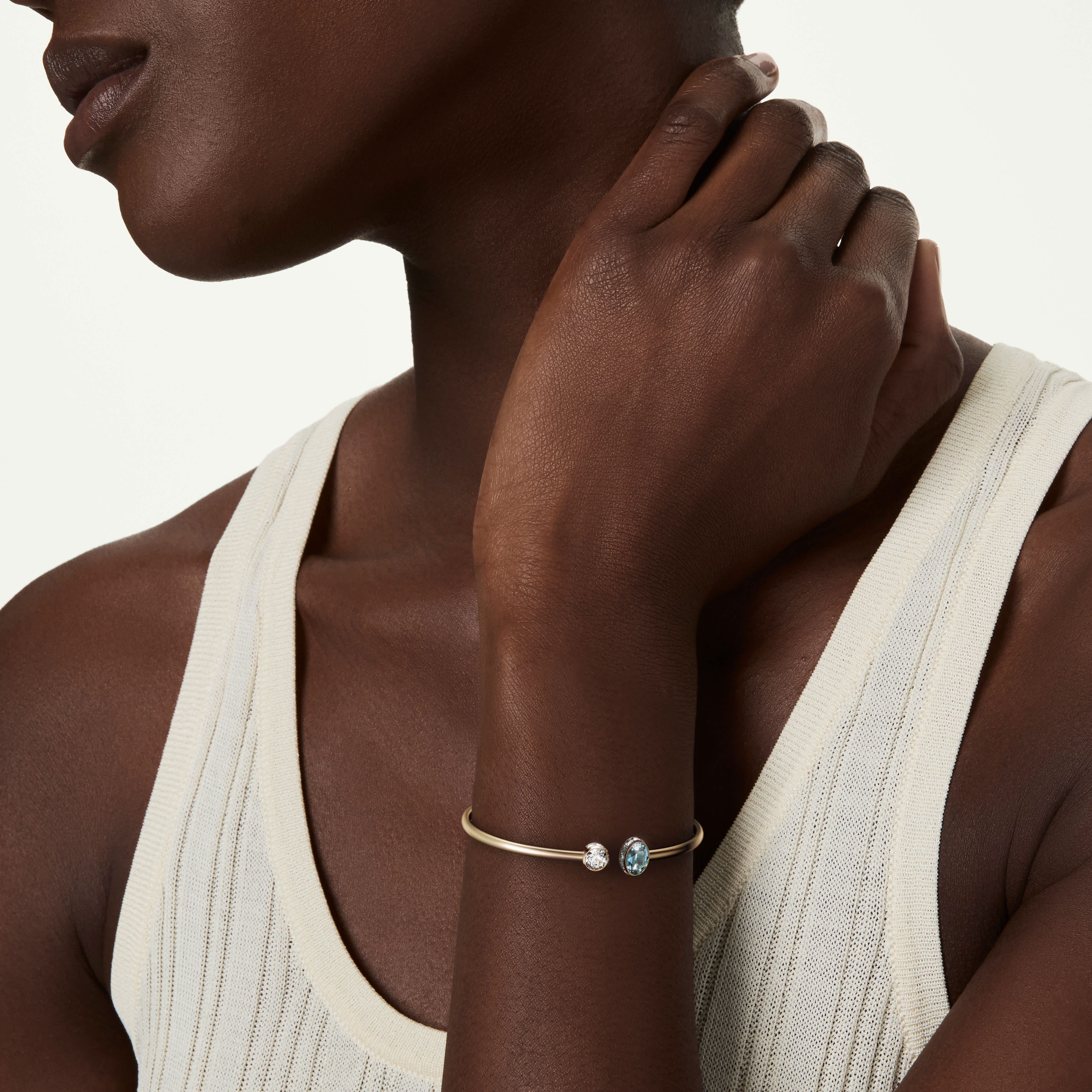 Chroma Bangle Bileklik, Karışık Kesim, Çok Renkli, 18K Altın Rengi Yüzey