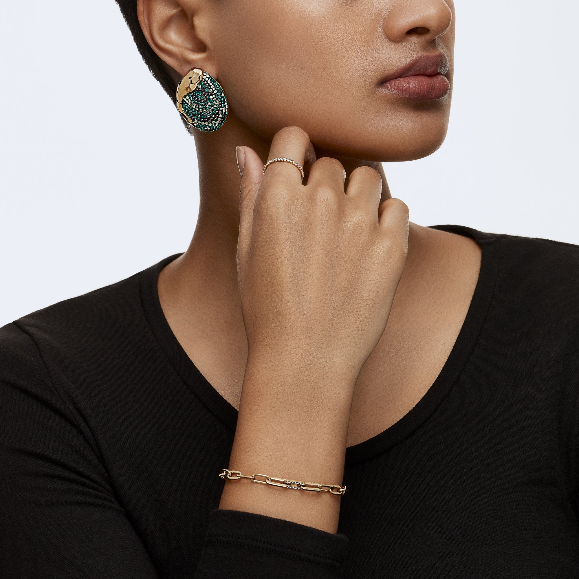 46665184903419,46665184936187,46665184968955