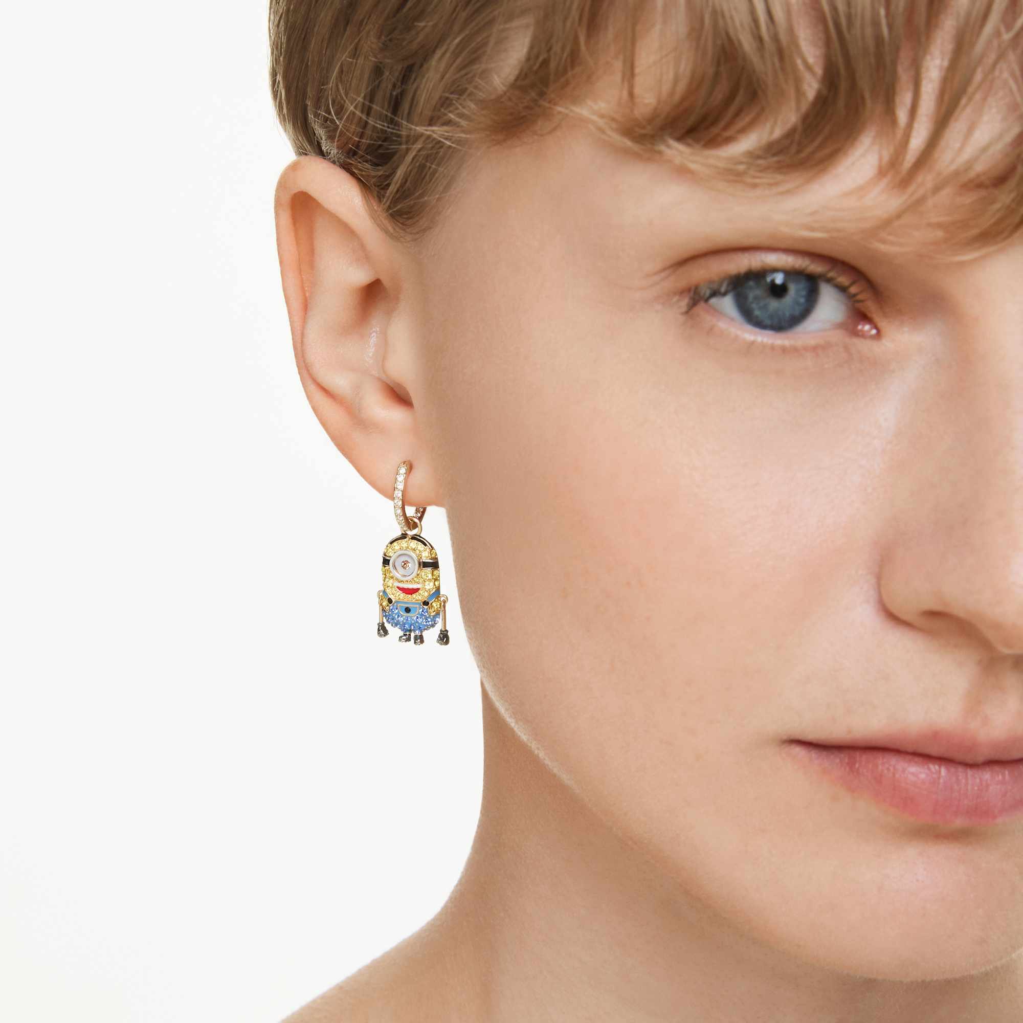 Minions Stuart and Banana Halka Küpe, Pave, Mini, Çok Renkli, Sarı Altın Rengi Kaplama